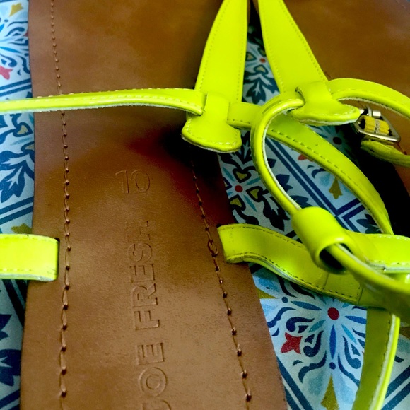 Slippers - Picture 1 of 6